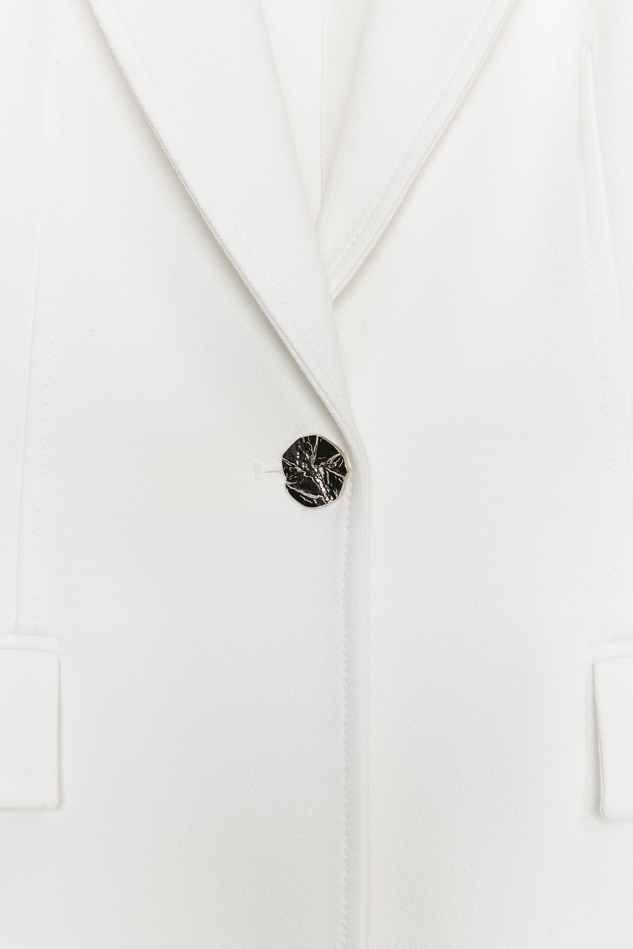 VESTE AJUSTÉE À ÉPAULETTES