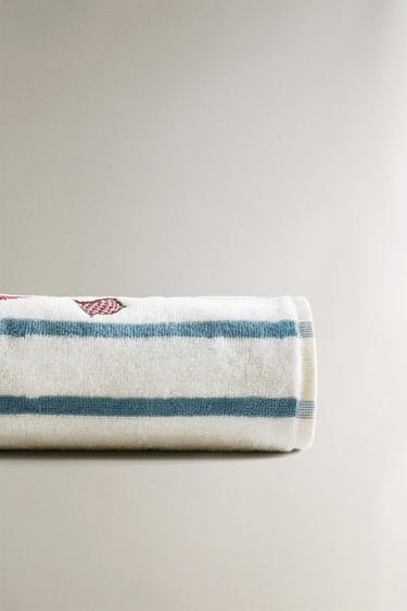 SERVIETTE DE BAIN ENFANT RAYURES CHIEN DE COURSE - Bleu / Blanc de Zara - Image 2