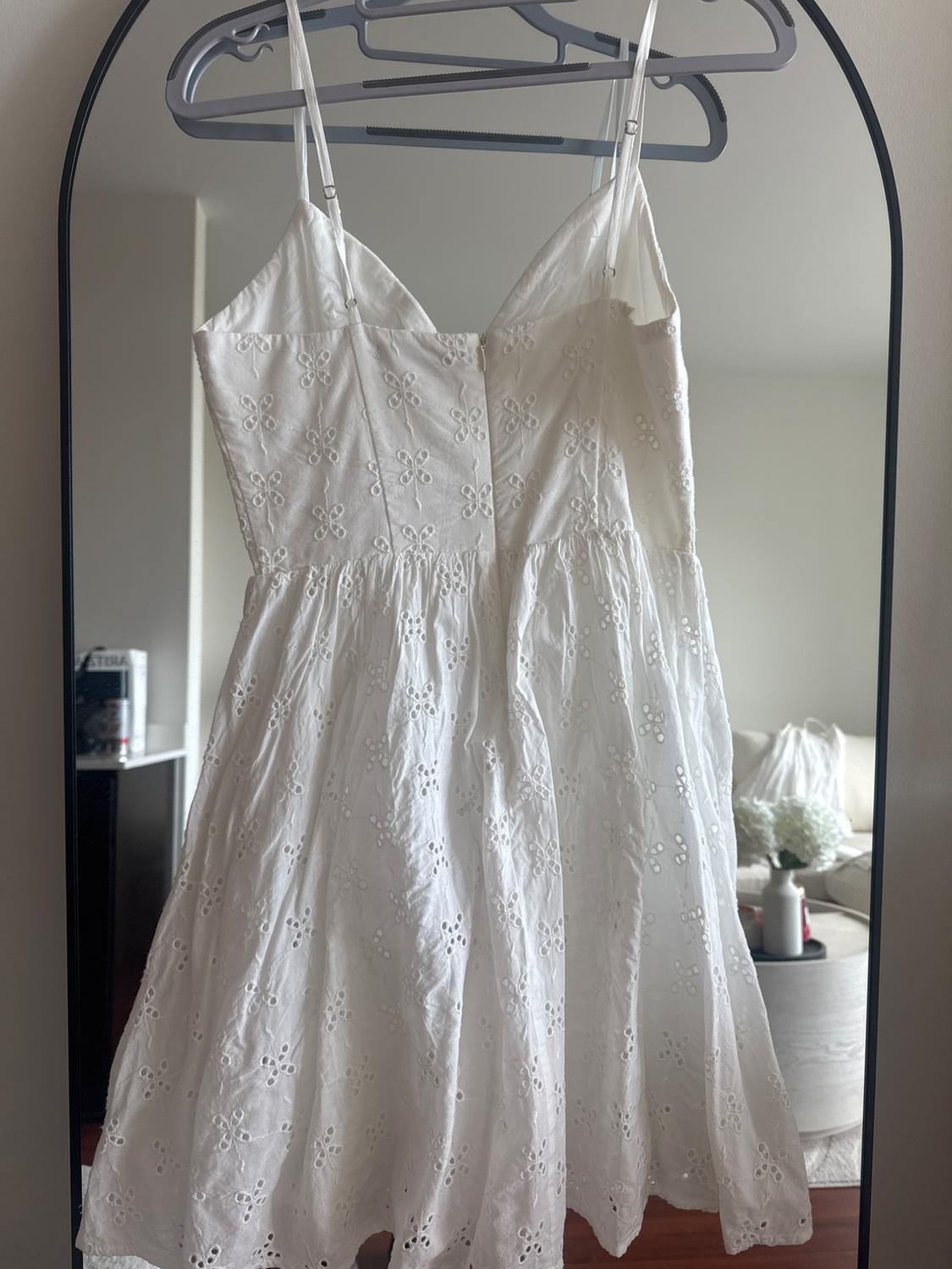 VESTIDO BORDADOS PERFORADOS - Image 3