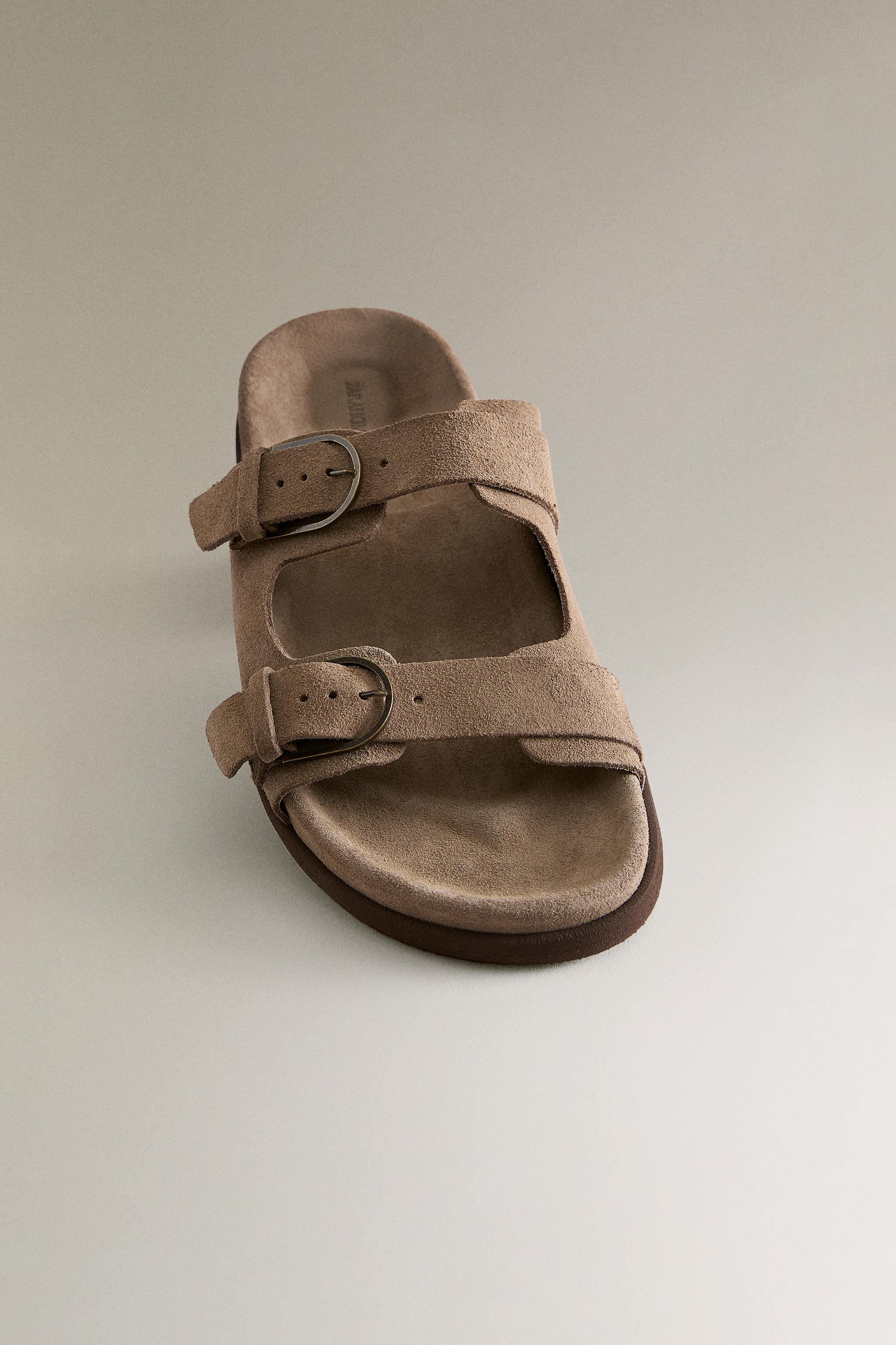 SANDALES PLATES CUIR BOUCLES