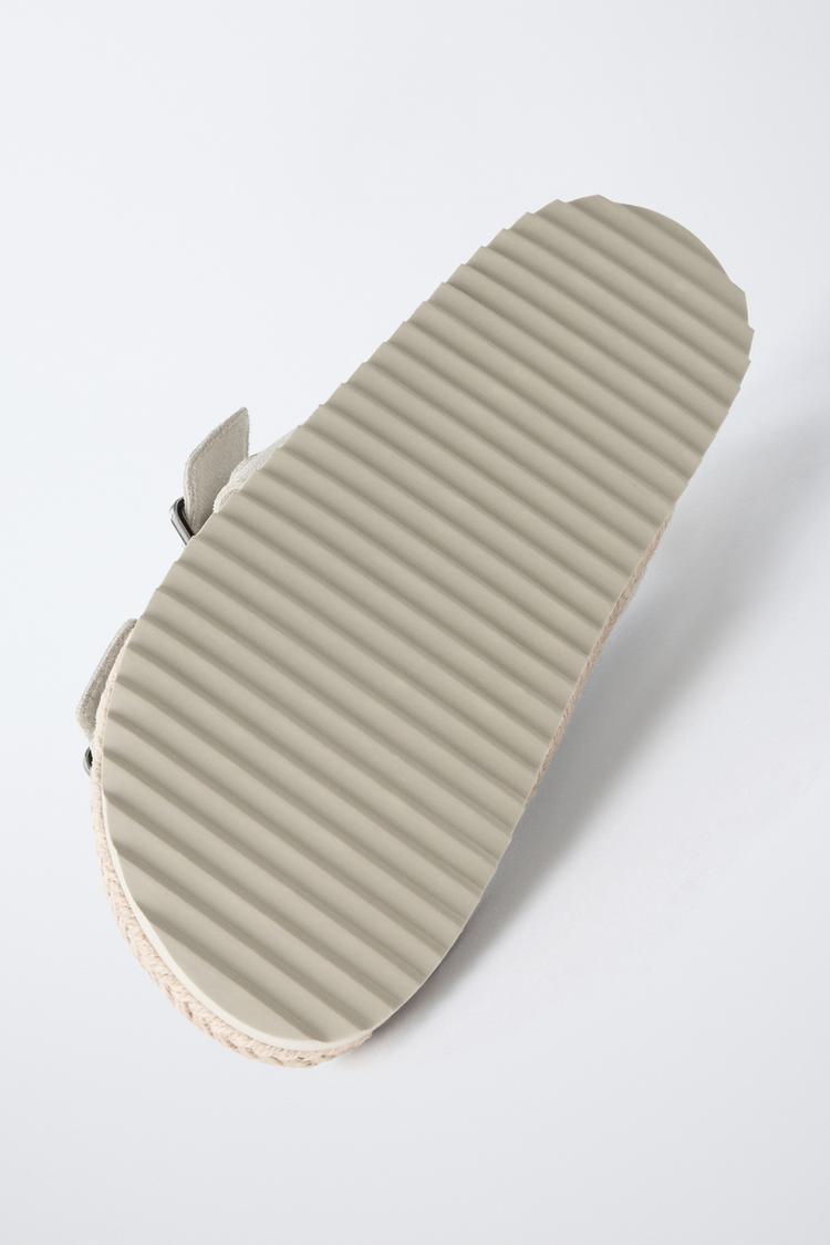 SANDALIAS DE CUERO CON HEBILLAS 7