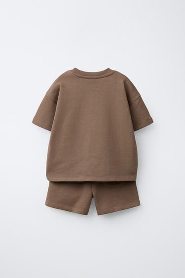 ENSEMBLE JOGGING T-SHIRT ET SHORT ÉTIQUETTE - Marron de Zara - Image 1