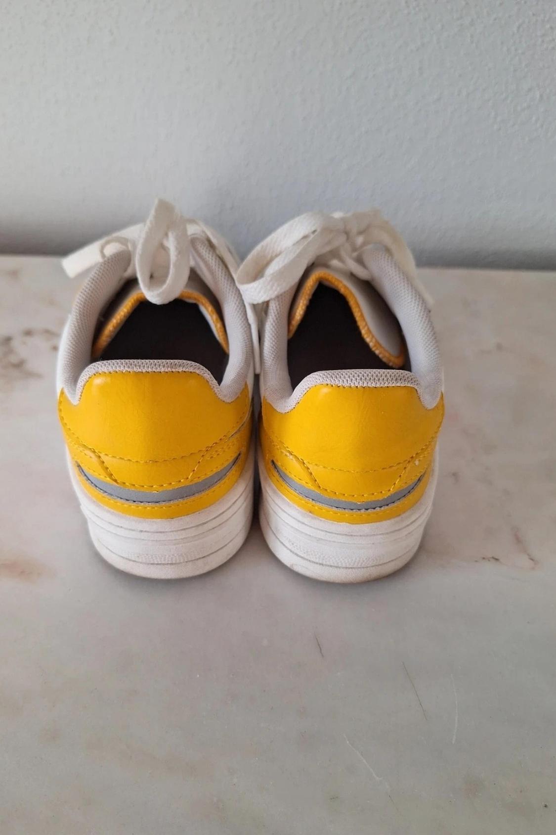 CONTRAST COLOURED TRAINERS - Image 3