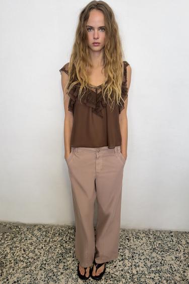 TOP BORDADOS VOLANTES - Marrón de Zara