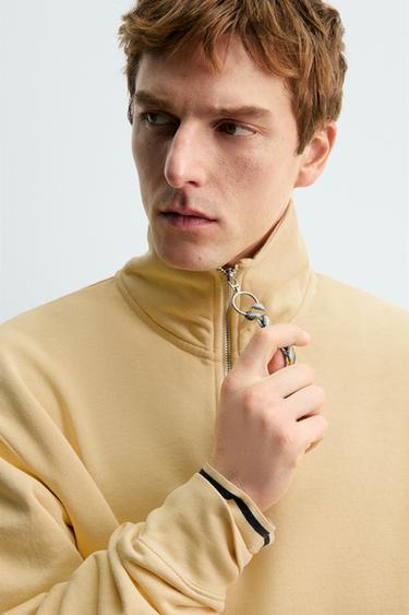 SWEAT COL ZIPPÉ À BANDE AARON LEVINE X ZARA - Jaune de Zara - Image 5