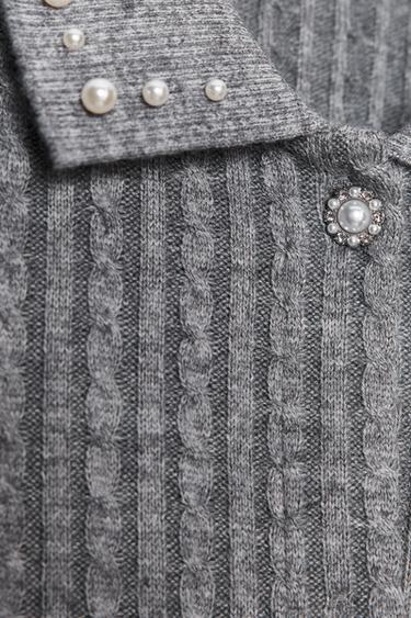 VESTE EN MAILLE COURTE COL BIJOU - Gris chiné de Zara - Image 7