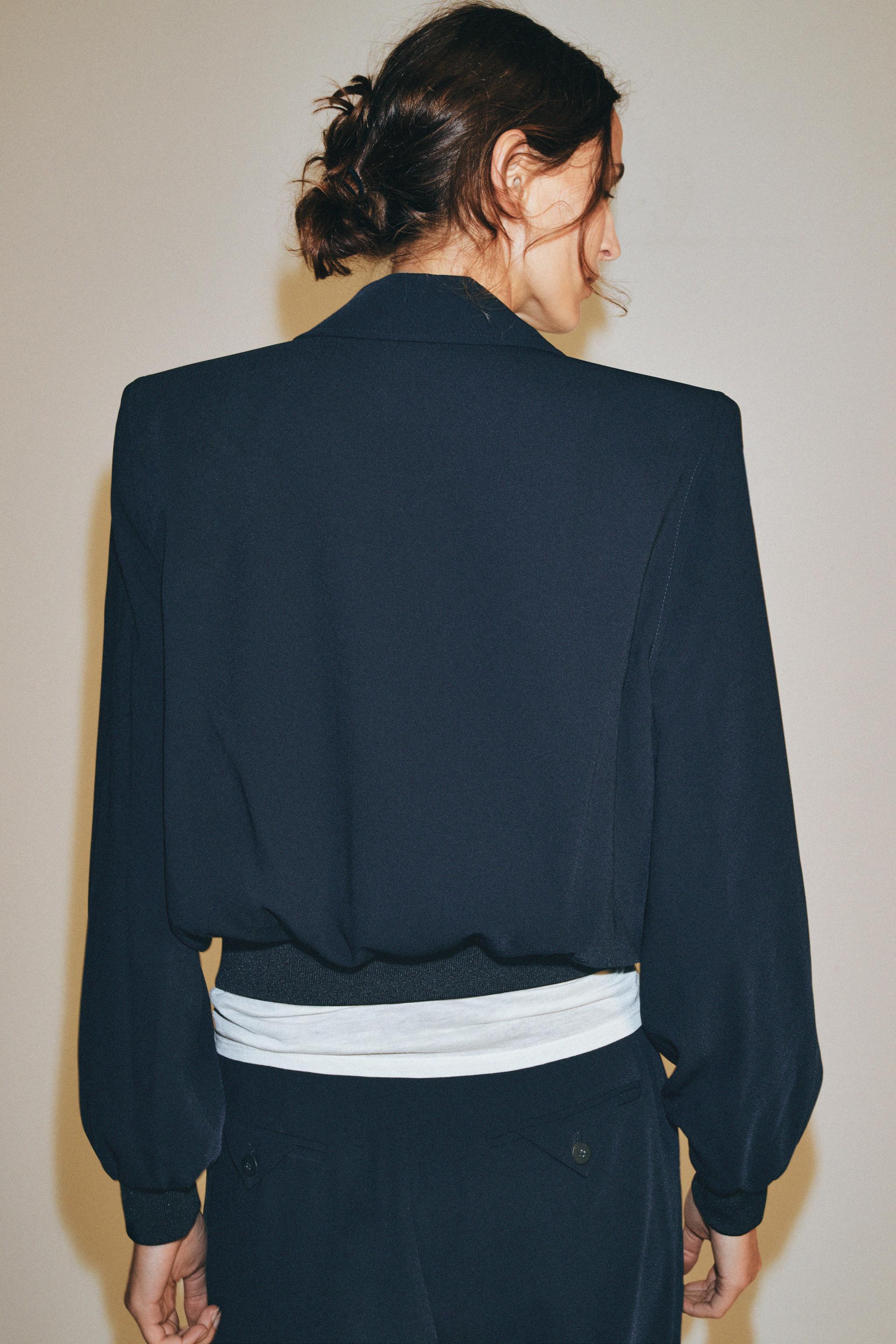 Женские куртки Zara ZW COLLECTION SHOULDER PAD BOMBER JACKET — фото 3