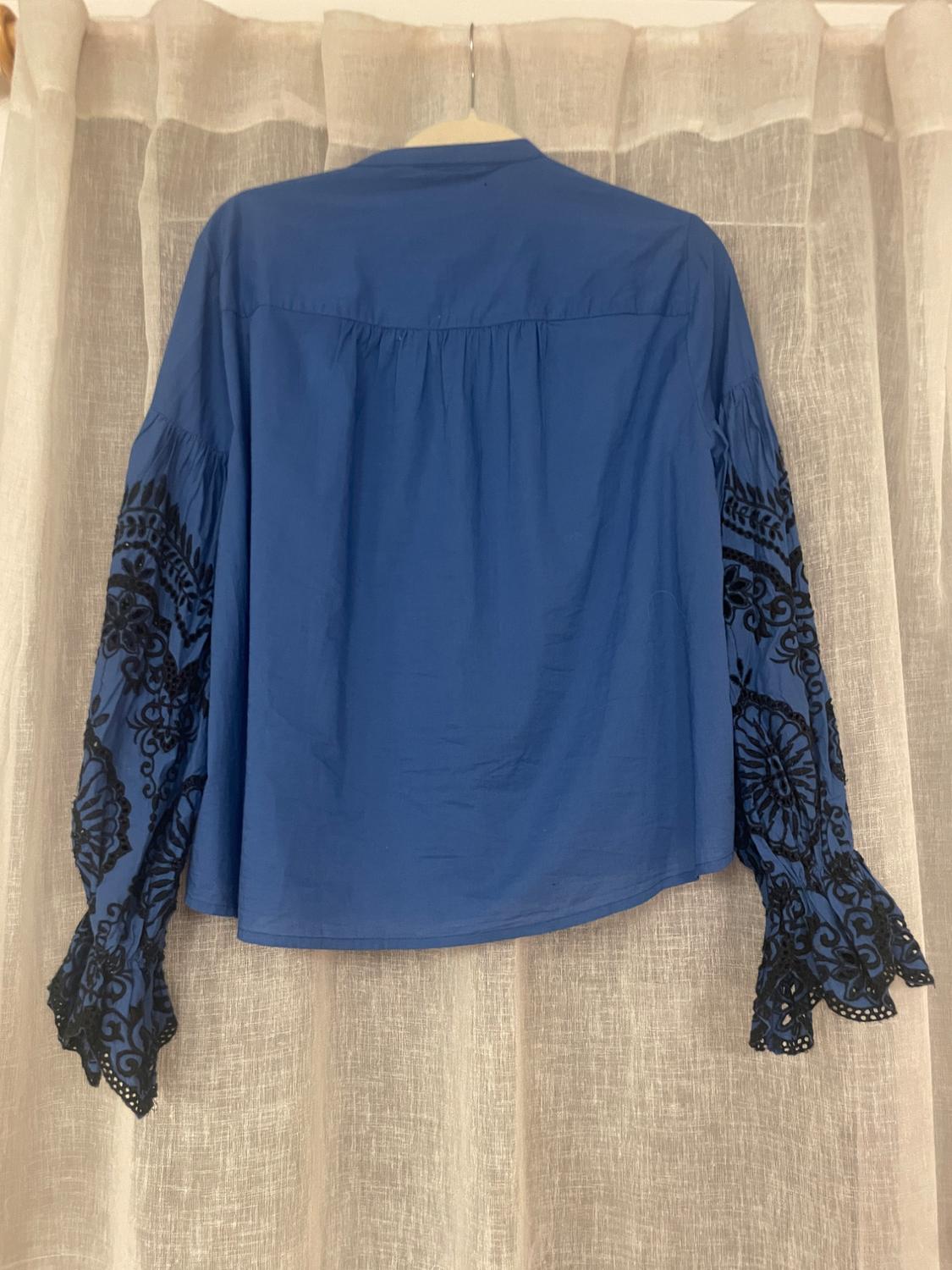 EMBROIDERED BLOUSE WITH TUCKS - Image 3