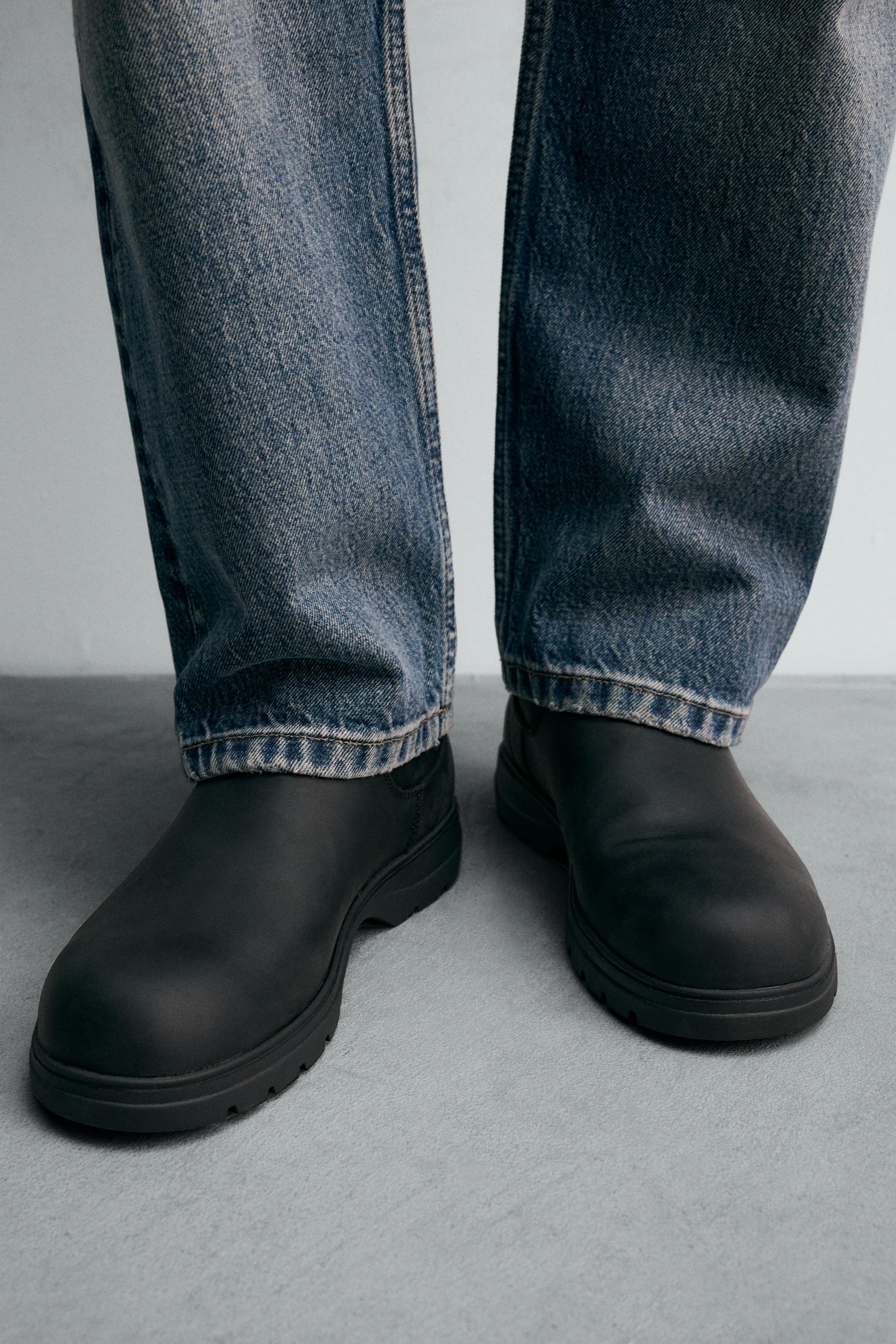 LEATHER CHELSEA BOOTS