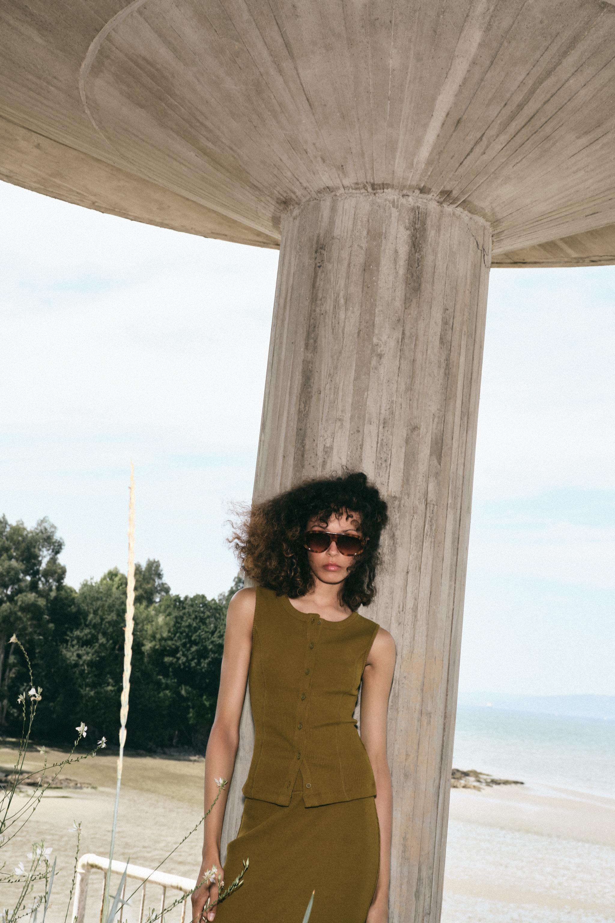 GILET CÔTELÉ À BOUTONS