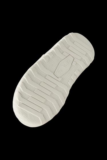 BOTIN DEPORTIVO DETALLE - Blanco de Zara