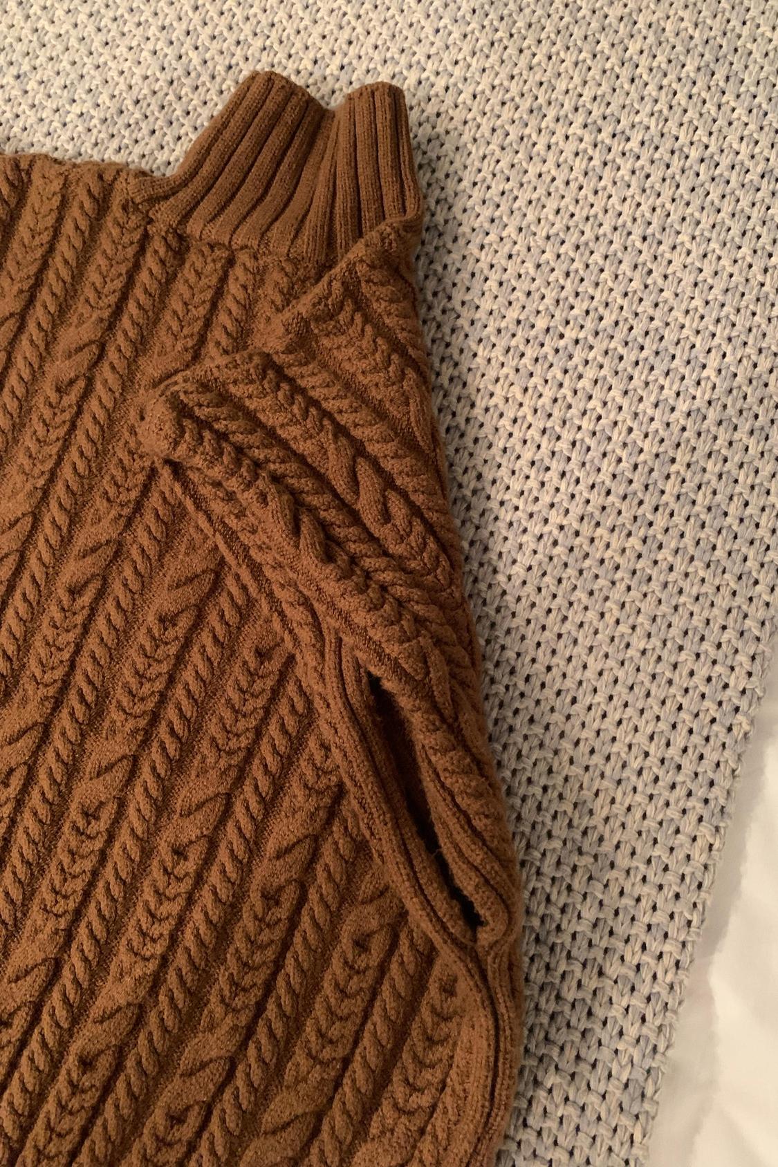 CABLE-KNIT VEST - Image 3