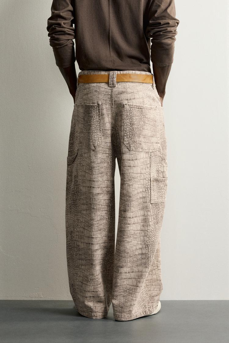 PANTALÓN DE CORTE RELAJADO CON ESTAMPADO ANIMAL 4