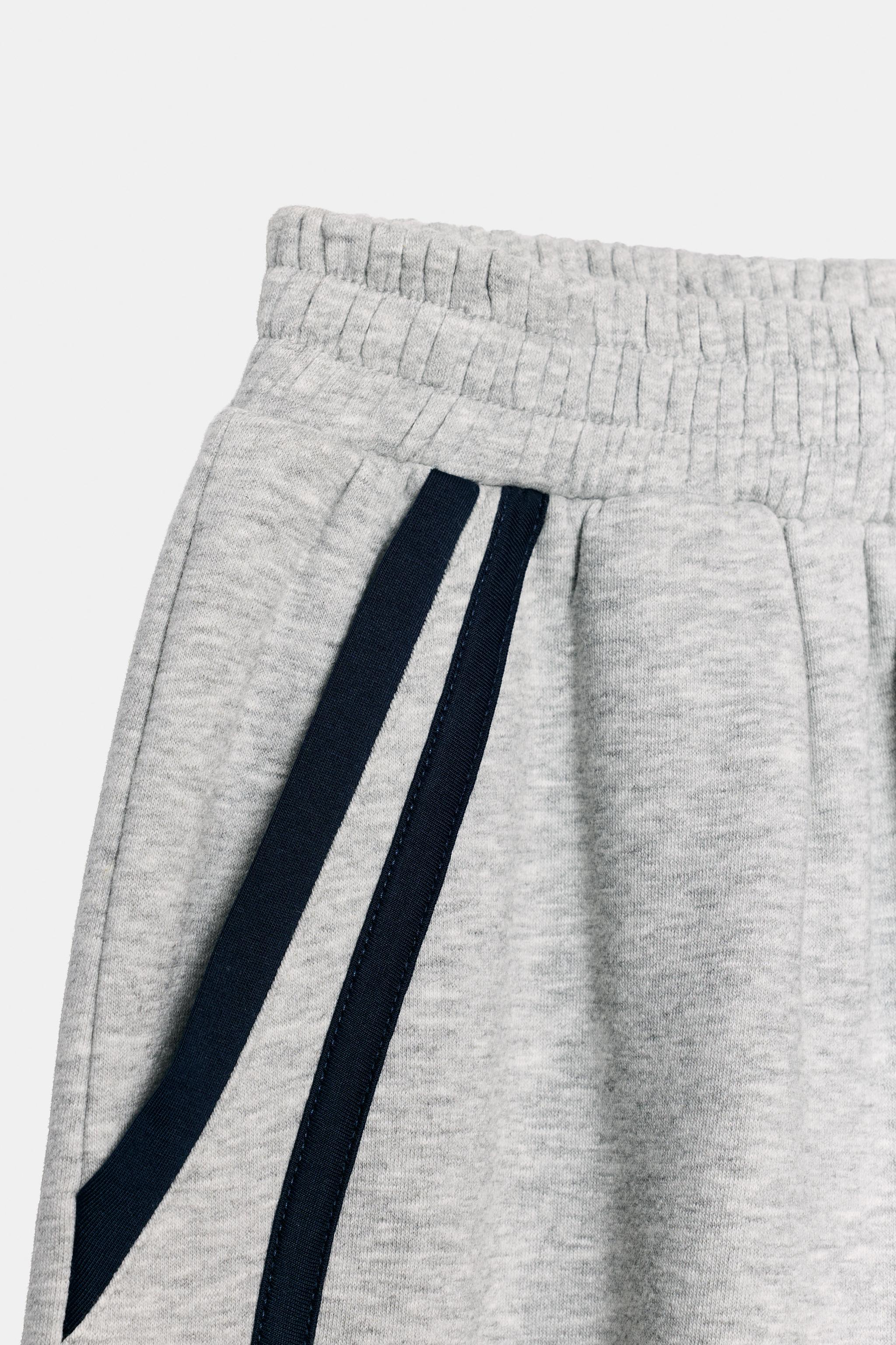 PANTALON EN MOLLETON À BANDE CONTRASTE