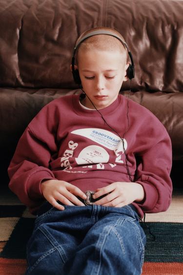 Zaras SWEATSHIRT MED VINYLTRYCK - Vinfärgad