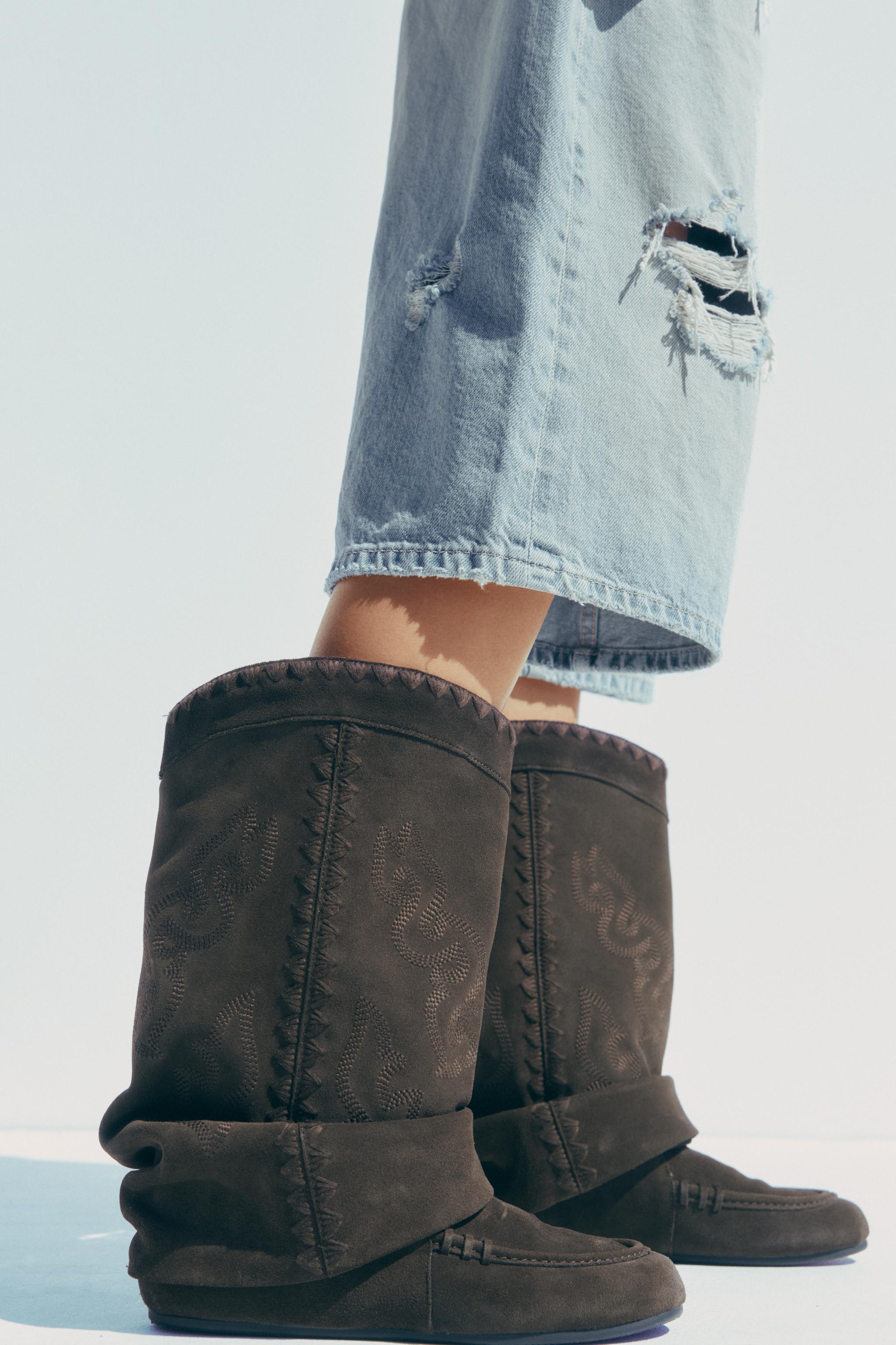 ZARA スプリットスエード 刺繍入り フラットショートブーツ ZARA スプリットスエード 刺繍入り フラットショートブーツ