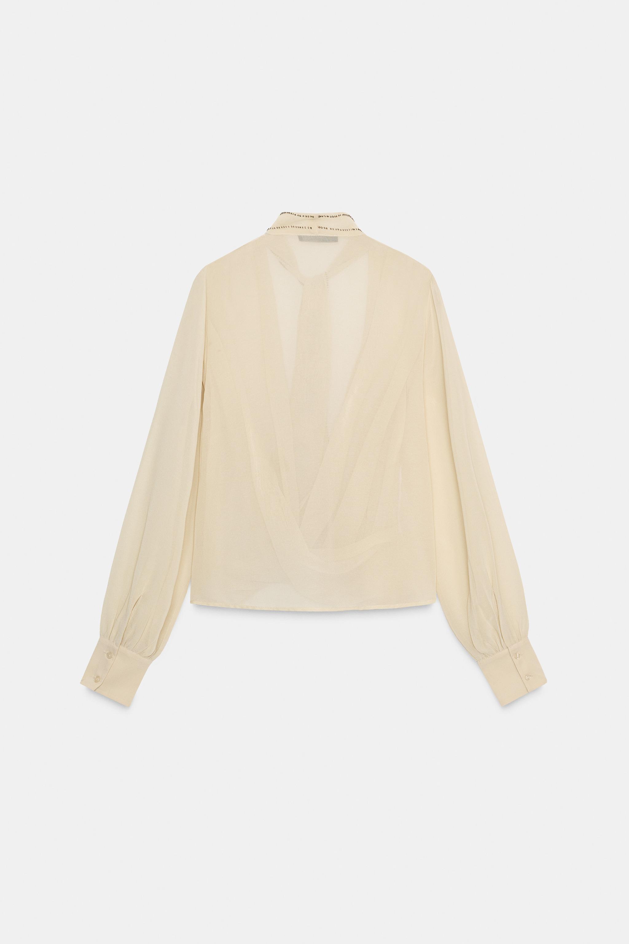 CHEMISE EN CRÊPE GEORGETTE AVEC FOULARD ET FANTAISIE