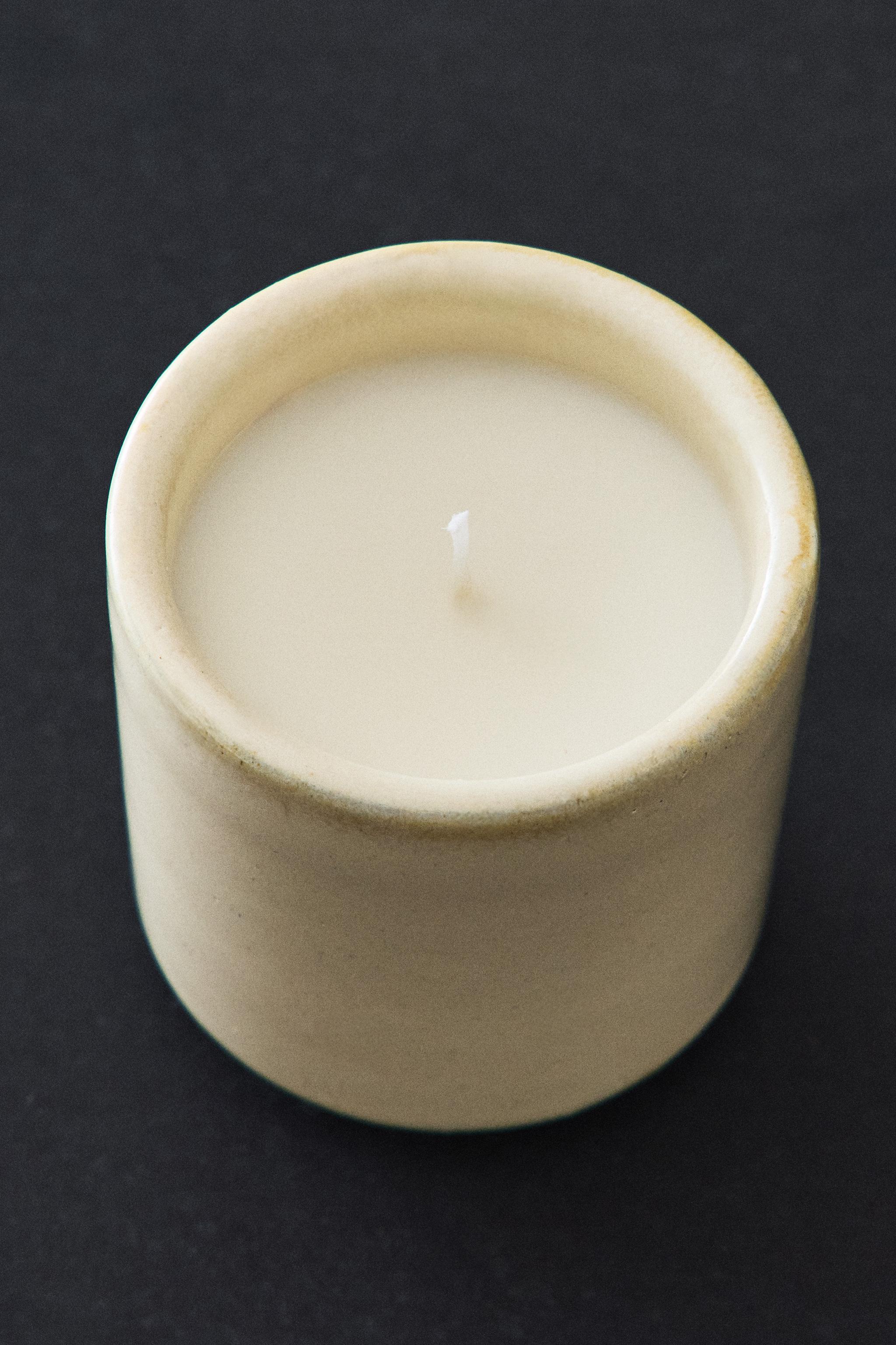 (125 G) SALTY BUTTER CROISSANT SCENTED CANDLE — TYEAMARILLO