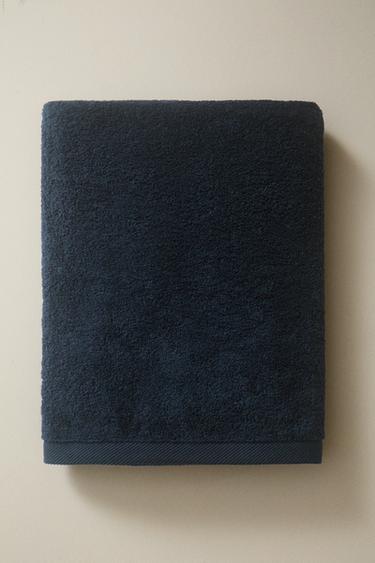PLAIN COTTON TERRY BATH TOWEL (500 GXM²) - Navy blue by Zara