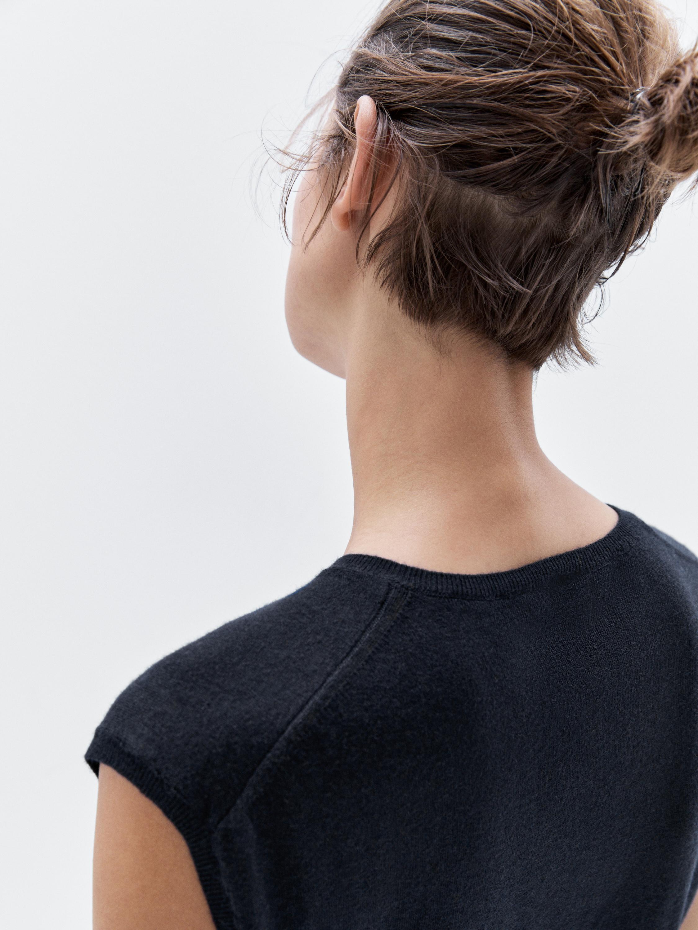 Veste sans manches courte laine à col en V
