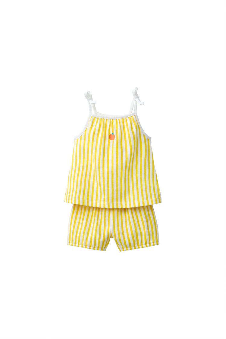 Conjunto de playera a rayas y bombachas