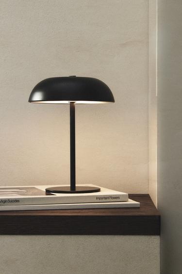 DOTYKOVÁ STOLNÍ LAMPA V JEDNOBAREVNÉM PROVEDENÍ - Černá od Zara
