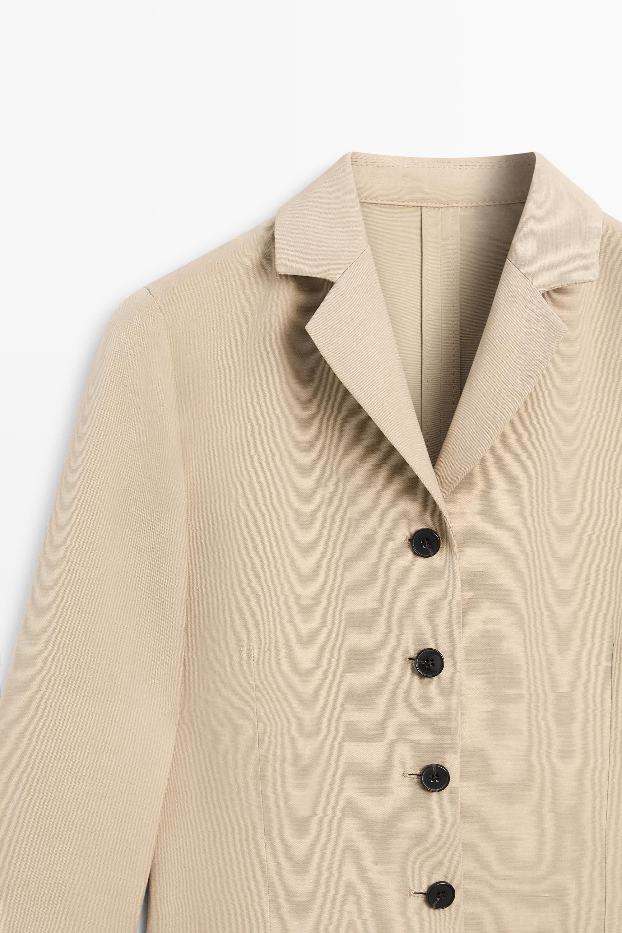 Flowing buttoned blazer