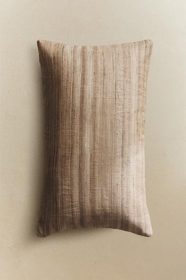 CAPA DE ALMOFADA DE SEDA - Bege-claro da Zara