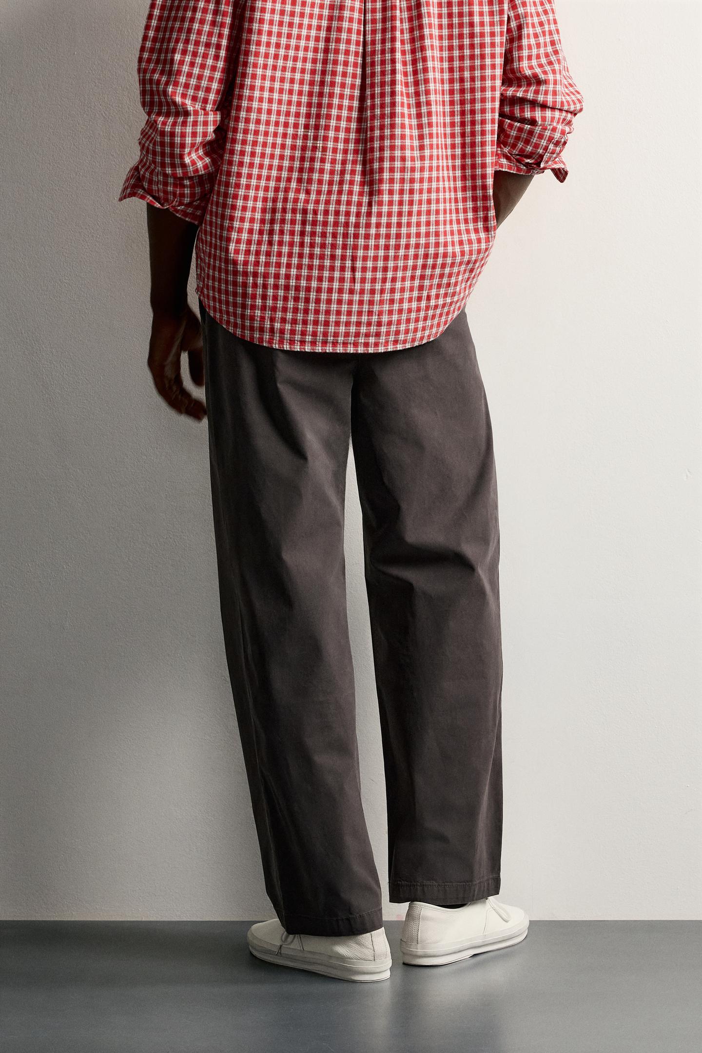 Мужские брюки Zara Relaxed Fit Pleated Chino, цвет: Тёмный коричневый — фото 3