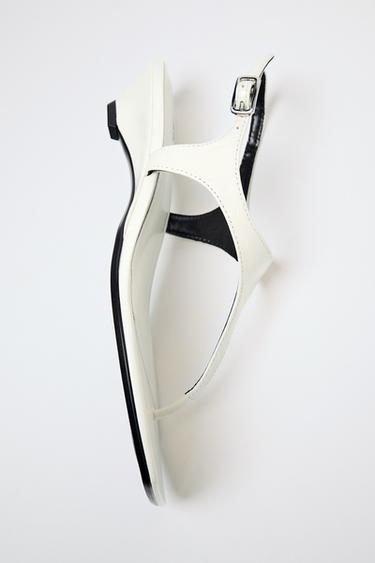 صندل جلد بحزام وإبزيم - أبيض by Zara