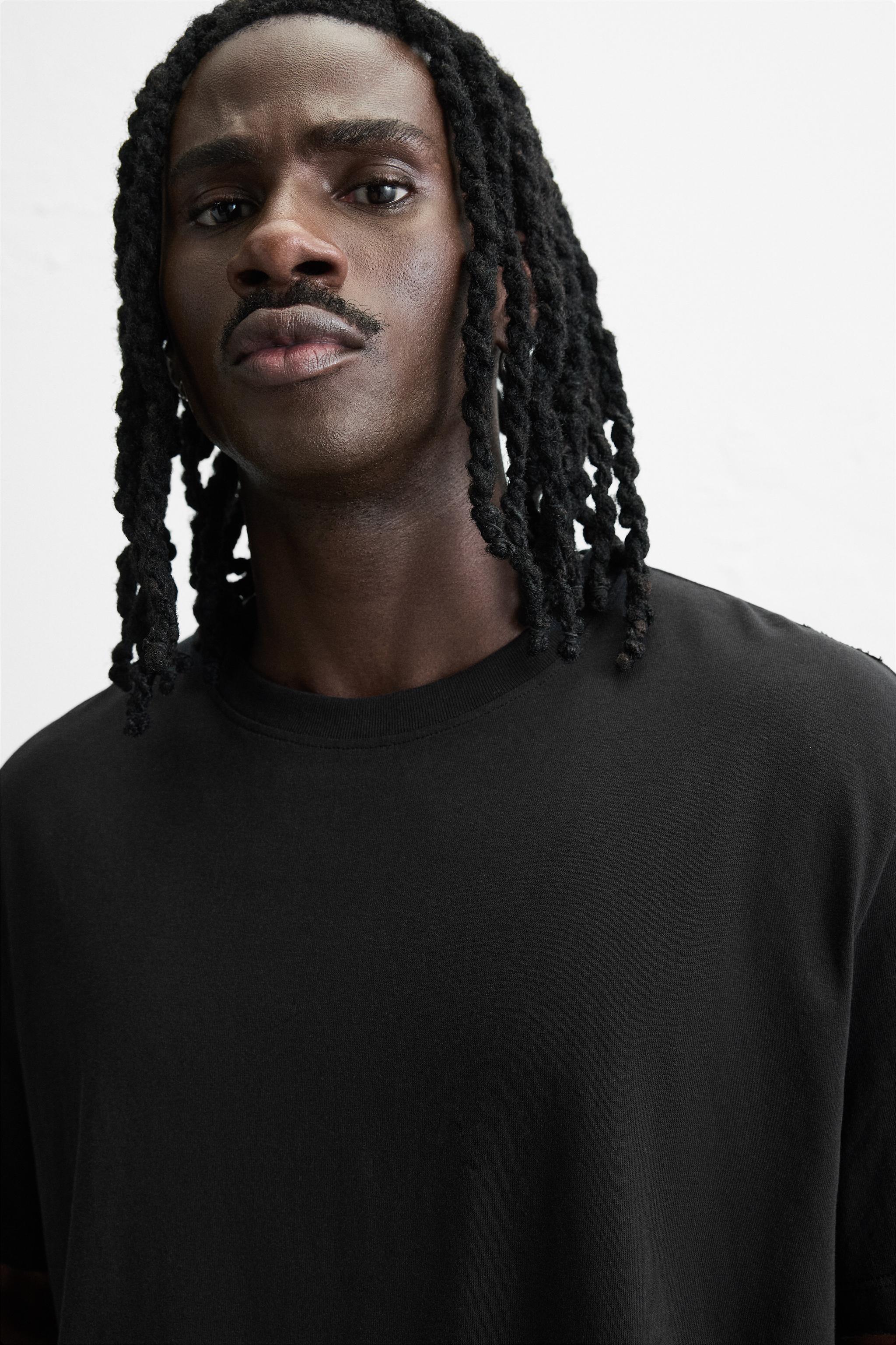 IRREGULAR TEXTURED T-SHIRT
