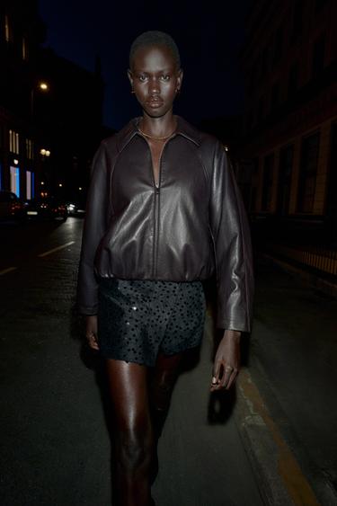 ÁO KHOÁC BOMBER GIẢ DA - Màu nâu đậm từ Zara