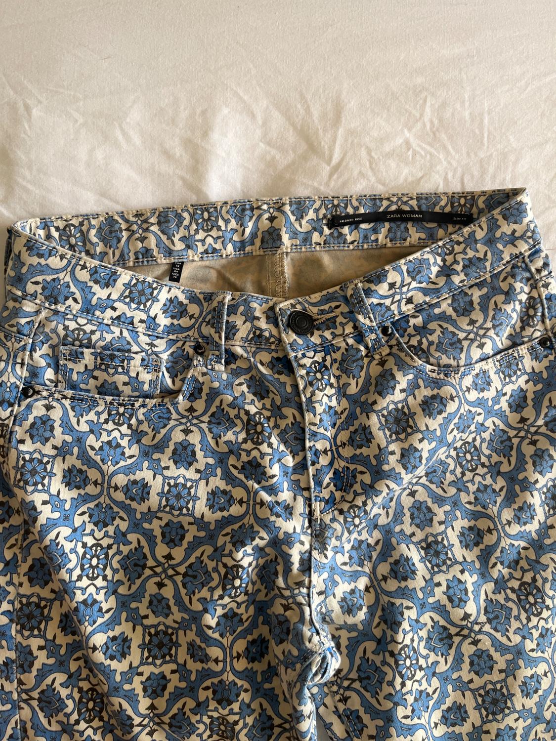 BLUE AND WHITE PATTERNED TROUSERS - Image 4