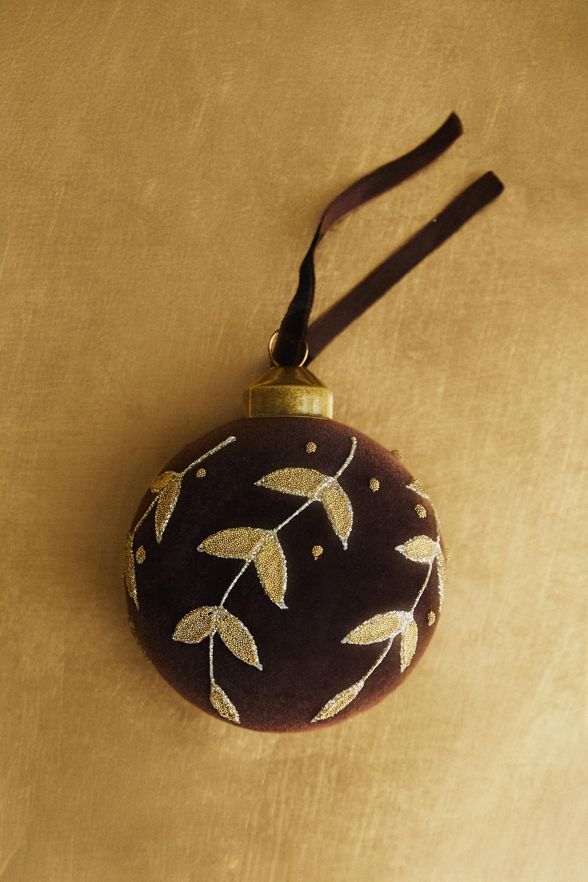 VELVET AND LEAF PRINT CHRISTMAS TREE BALL ORNAMENT