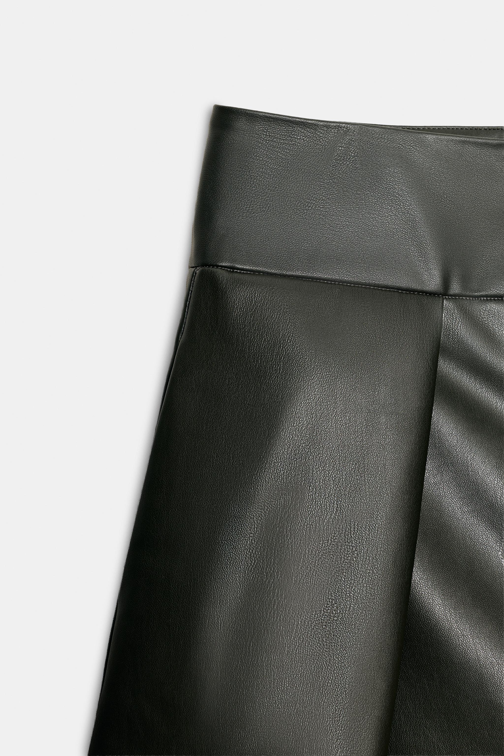 FAUX LEATHER PLEATED SHORTS
