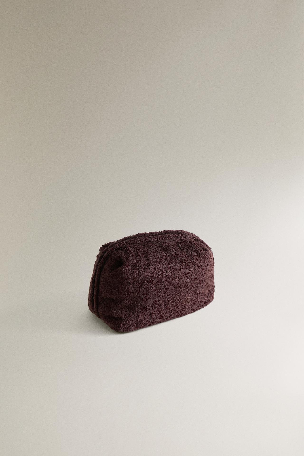 MEDIUM TOWEL MAKEUP BAG — Burgundy Red