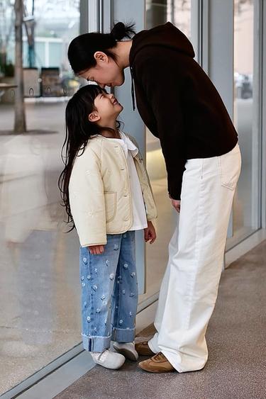 CAZADORA ACOLCHADA MARGARITAS BORDADAS - Crudo de Zara