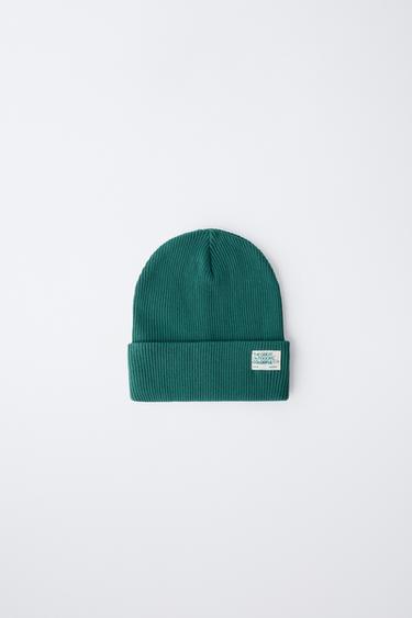 BONNET EN MAILLE CÔTELÉE AVEC ÉTIQUETTE - Vert de Zara