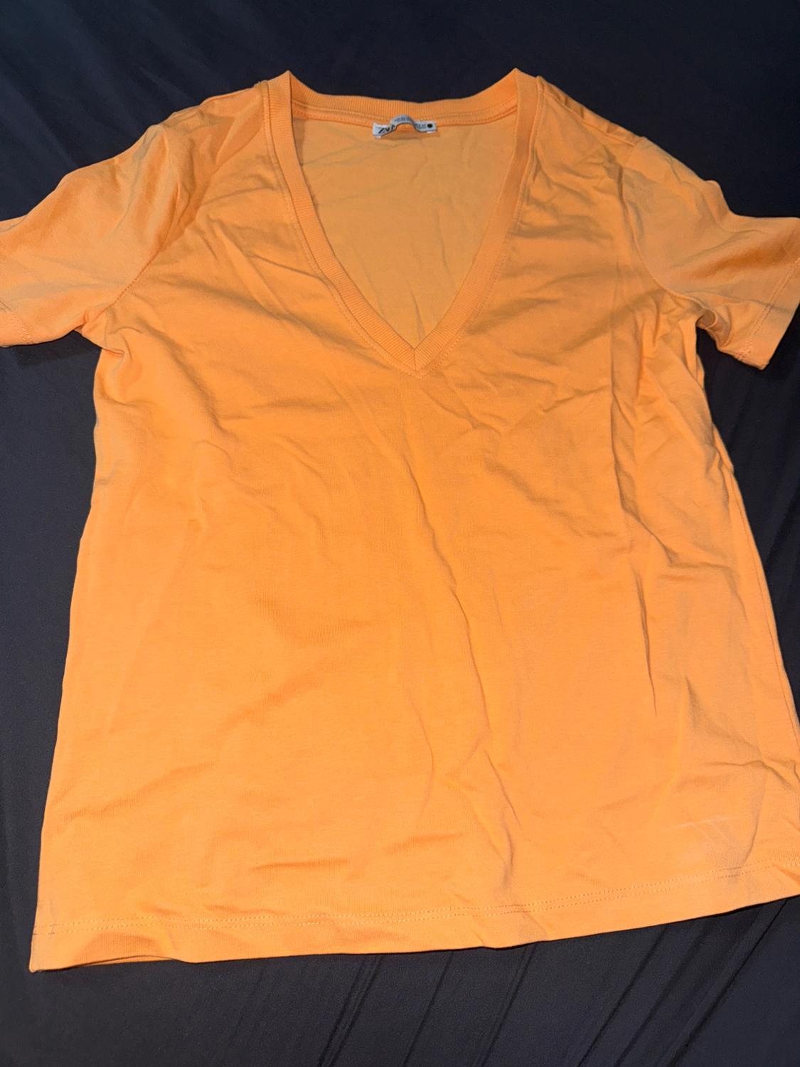 BASIC V-NECK T-SHIRT