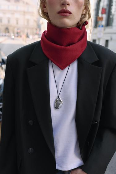 BANDANA TRIANGULAIRE AVEC LAINE - Rouge de Zara - Image 2