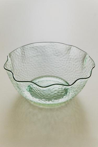 SALATSKÅL I AKRYL MED UDHAMRET EFFEKT - grøn fra Zara