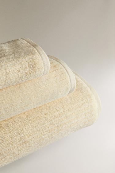 TEXTURED STRIPED BATH TOWEL - Yellow by Zara - Image 1