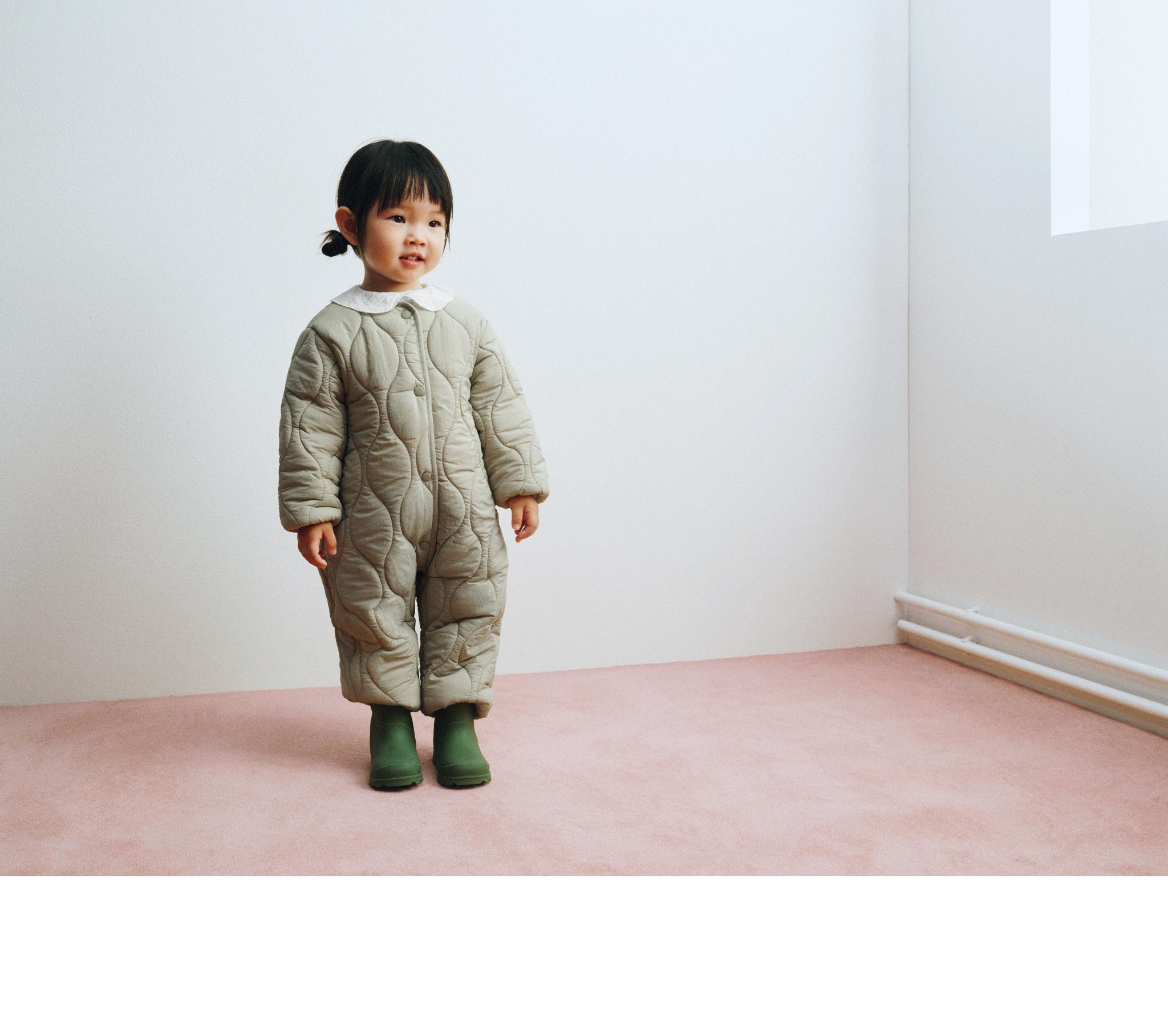 ZARAベビー ナイロン フェイクシープスキンジャンプスーツ (9-12ヶ月) ZARAベビー ナイロン フェイクシープスキンジャンプスーツ (9-12