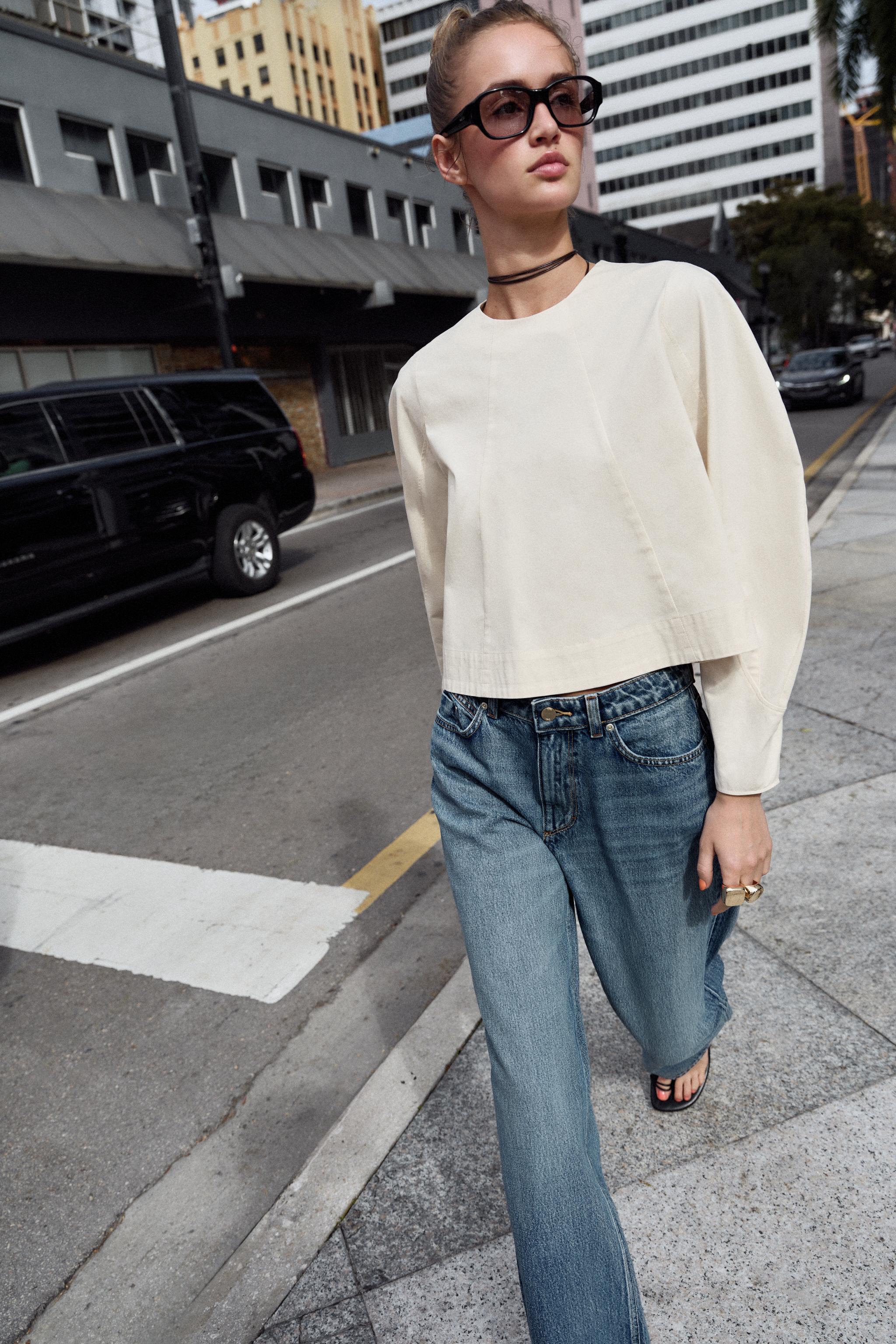 VOLUME SLEEVE CROP TOP
