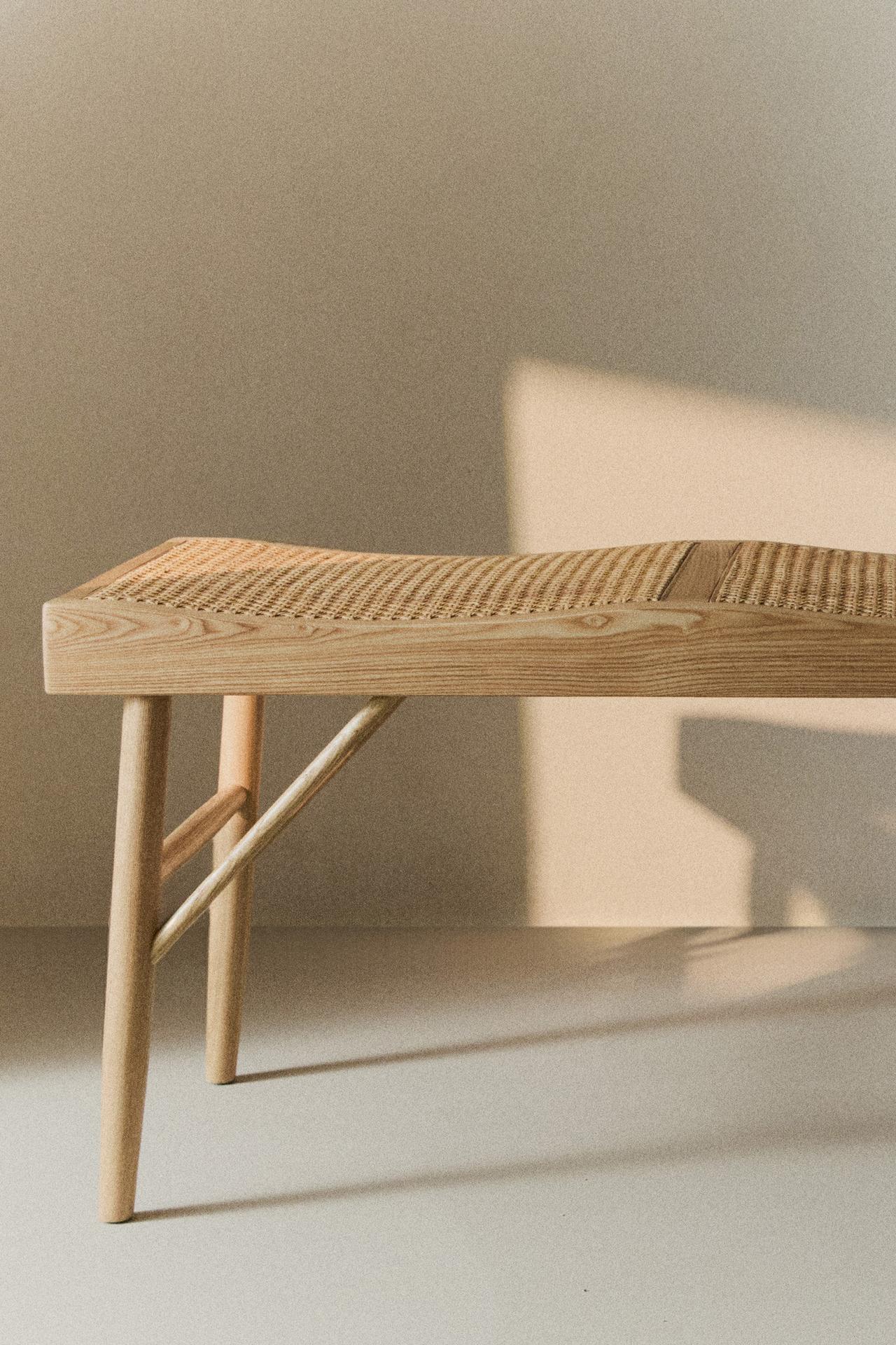 WOOD AND RATTAN BENCH — Light beige