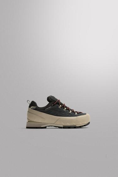 ZAPATILLA DE SENDERISMO WATERPROOF RECCO® - Negro de Zara