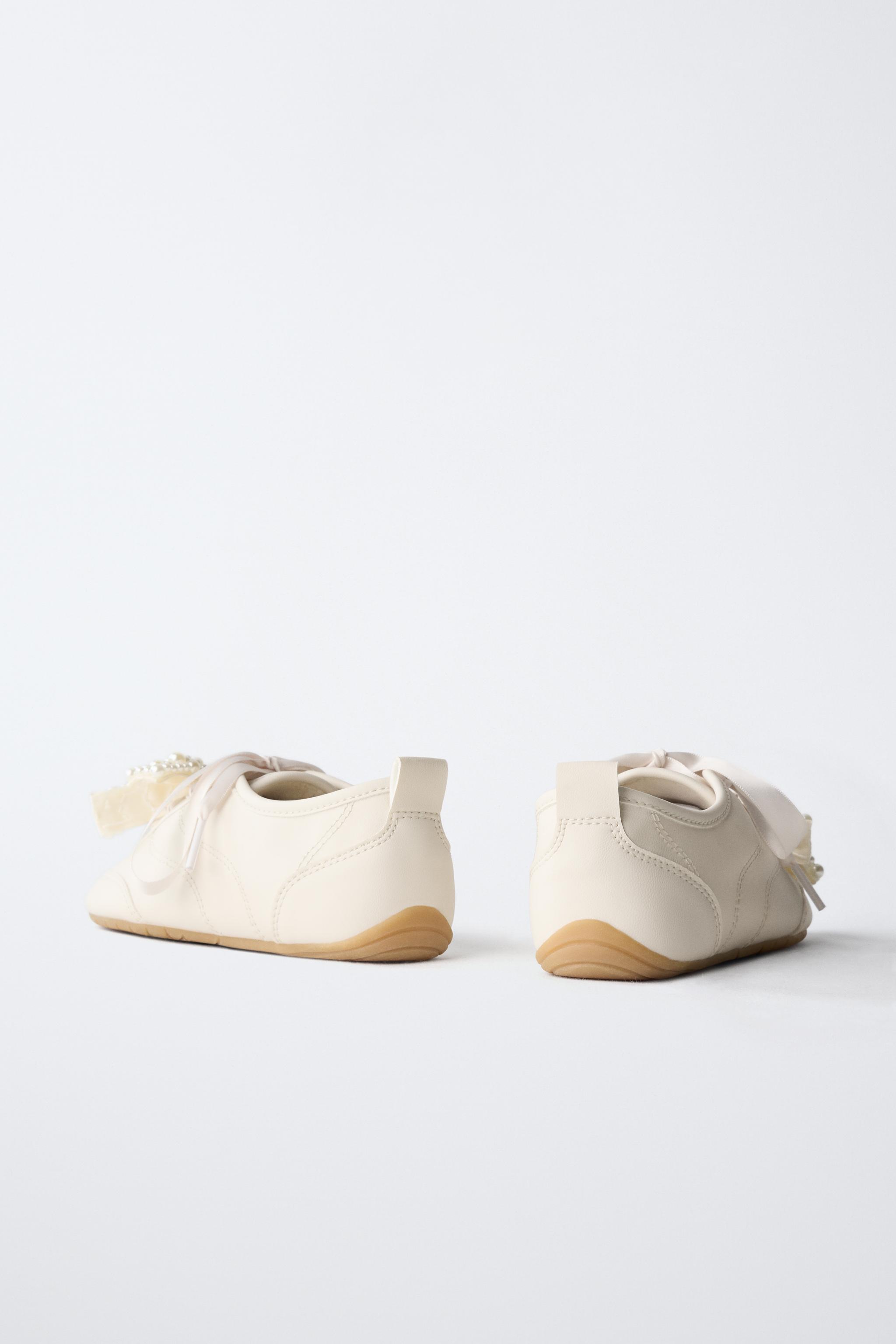 ATHLETIC SHOES WITH BOWS