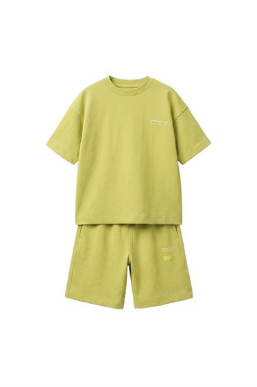 Zaras SET MED T-SHIRT OCH BERMUDASHORTS I INTERLOCK - Pistage