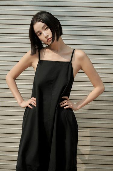 뒷면 플리츠 미디 원피스 - Zara 블랙