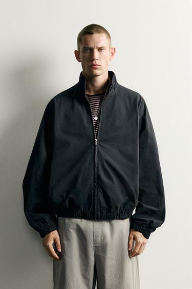 КУРТКА RELAXED FIT С ЭФФЕКТОМ ПОТЕРТОСТИ — ЧЕРНЫЙ от Zara